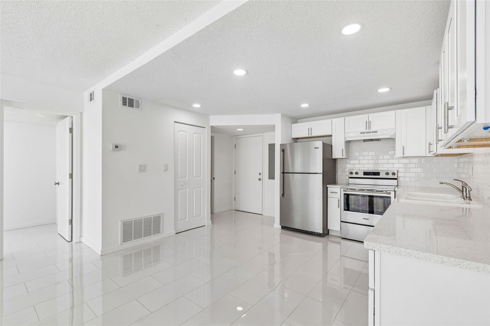 TREASURE ISLAND TENNIS & YACHT CLUB - Residential