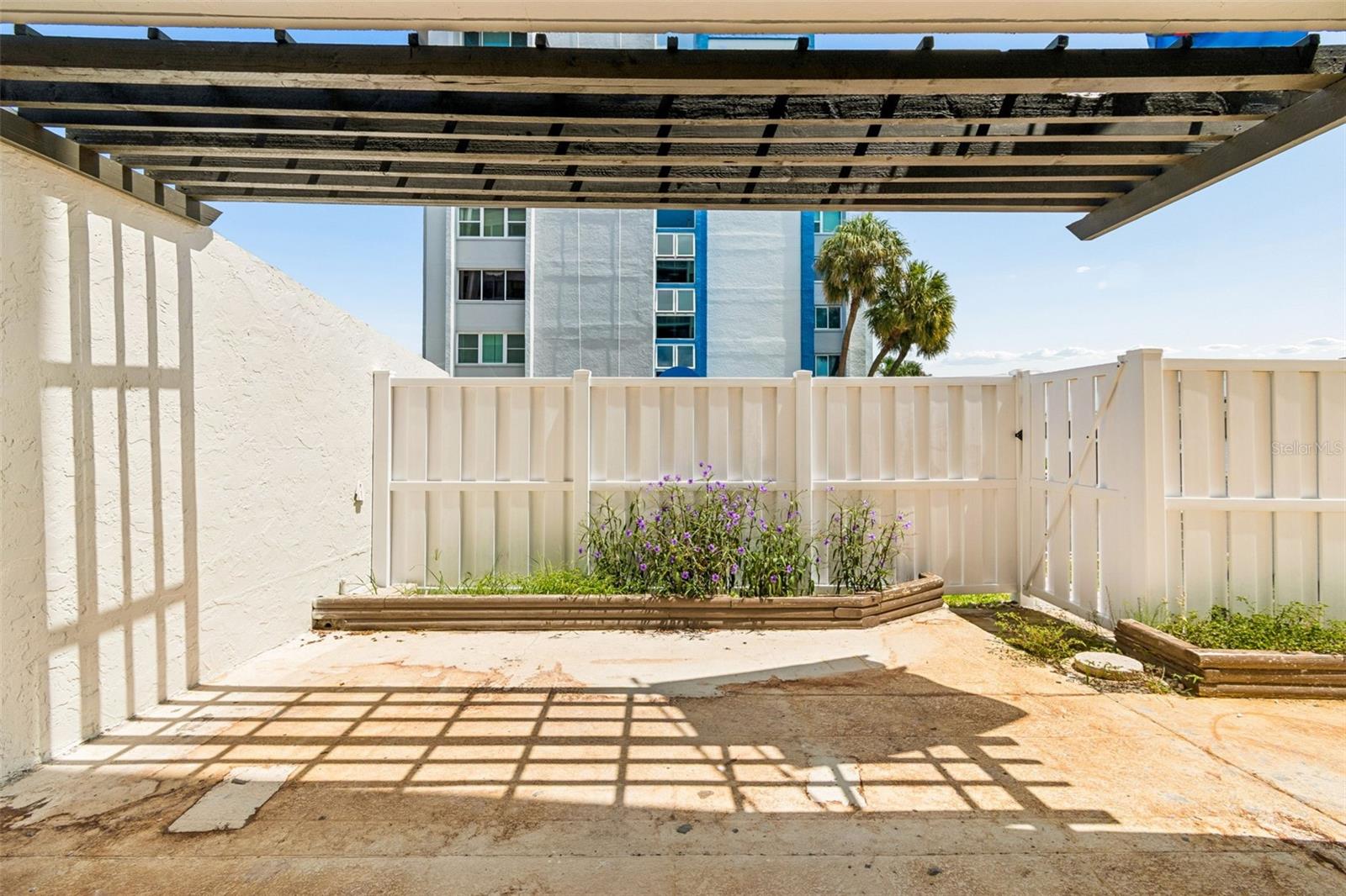 TREASURE ISLAND TENNIS & YACHT CLUB - Residential