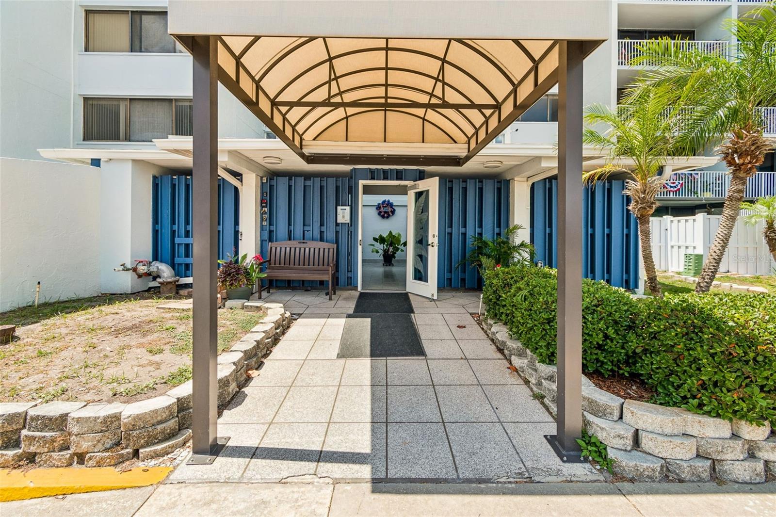 TREASURE ISLAND TENNIS & YACHT CLUB - Residential