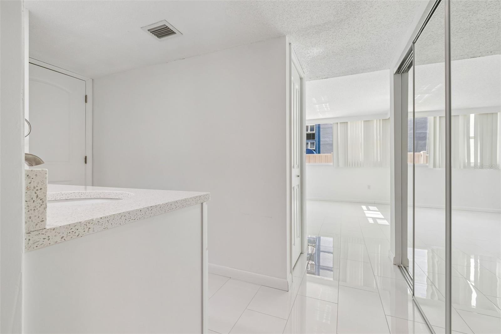 TREASURE ISLAND TENNIS & YACHT CLUB - Residential
