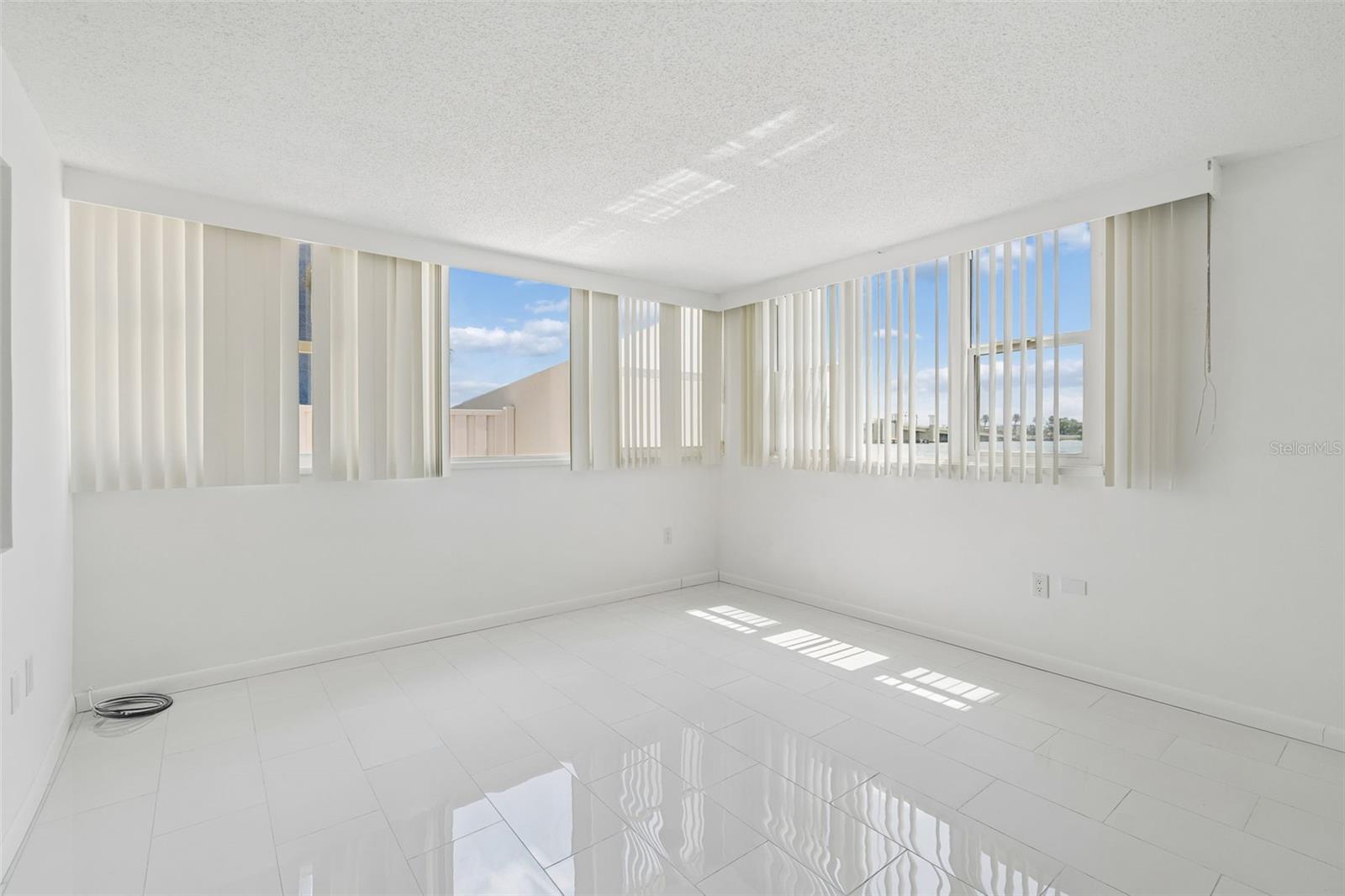 TREASURE ISLAND TENNIS & YACHT CLUB - Residential