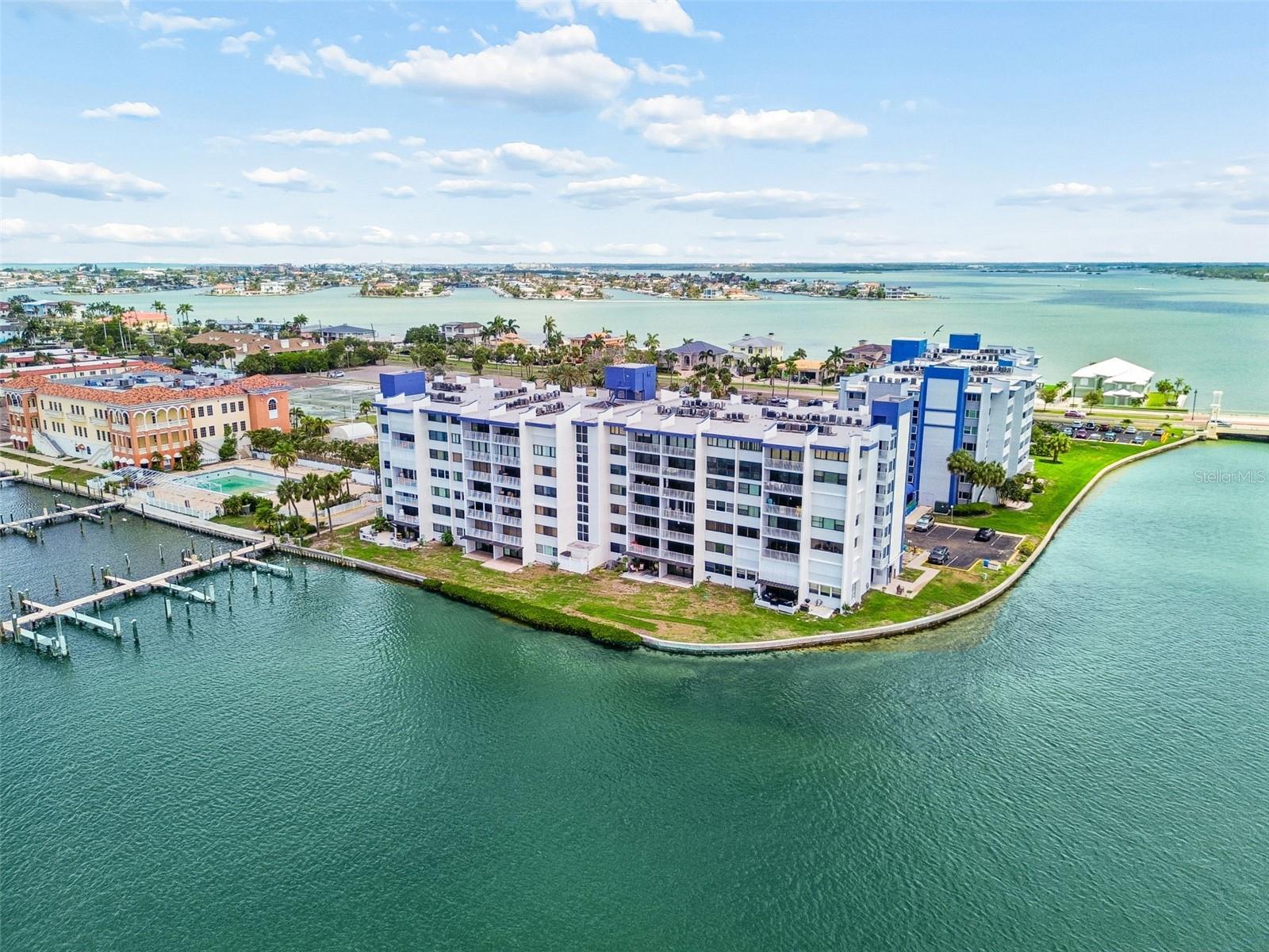 TREASURE ISLAND TENNIS & YACHT CLUB - Residential