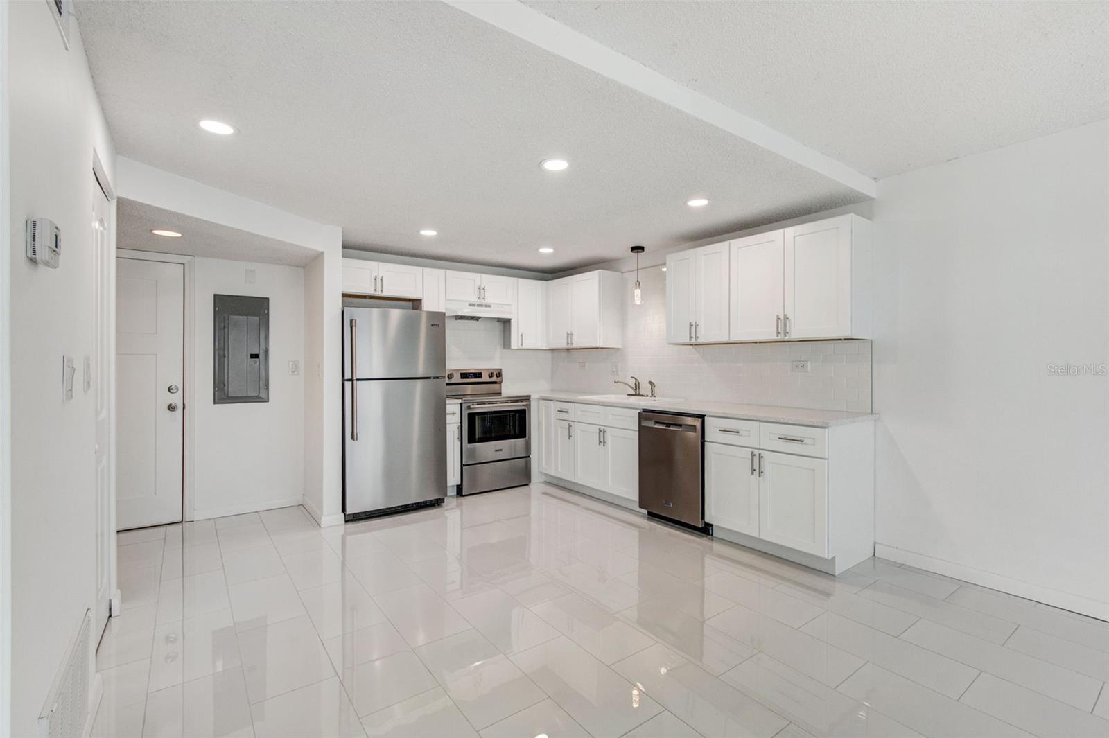 TREASURE ISLAND TENNIS & YACHT CLUB - Residential