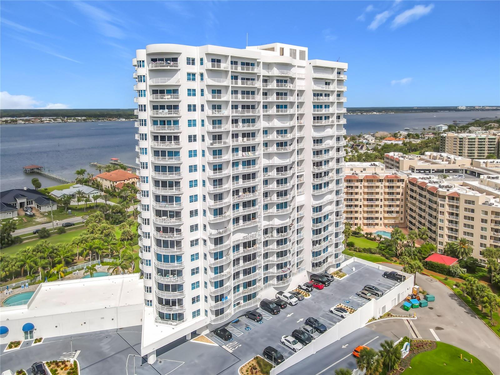 OCEANS GRAND - Residential