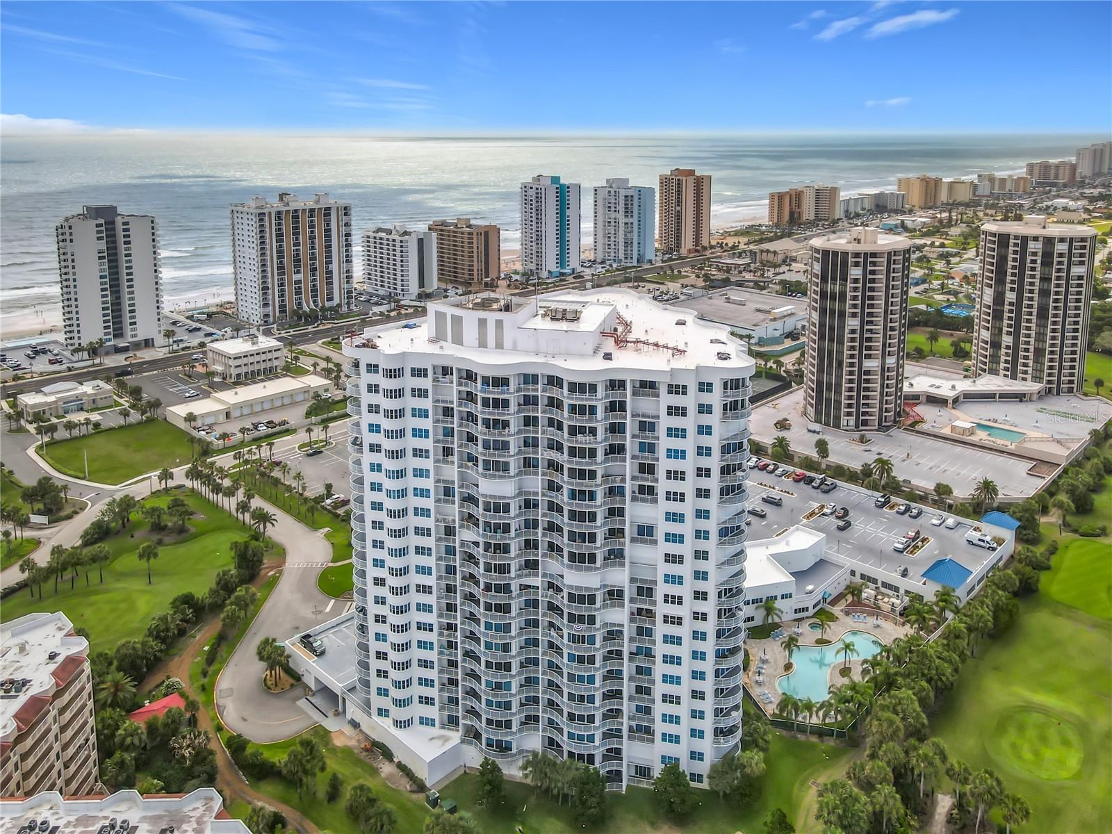 OCEANS GRAND - Residential