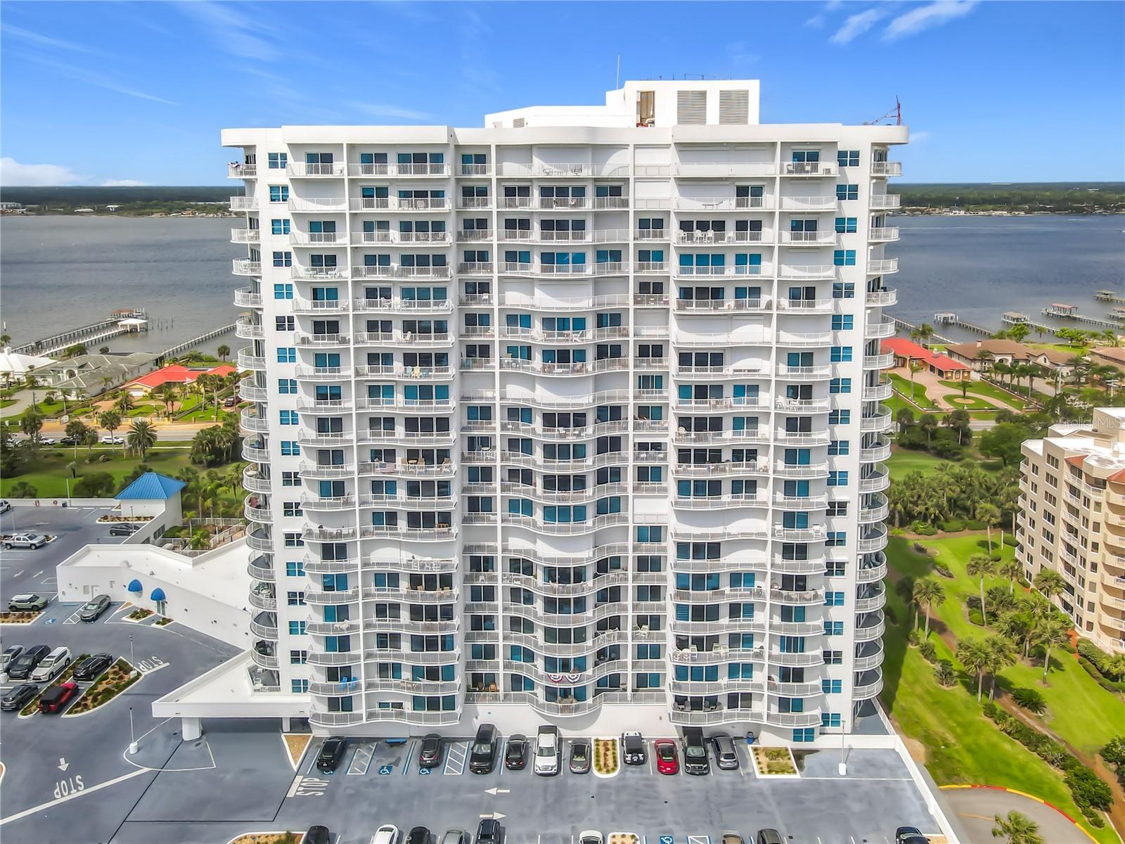 OCEANS GRAND - Residential
