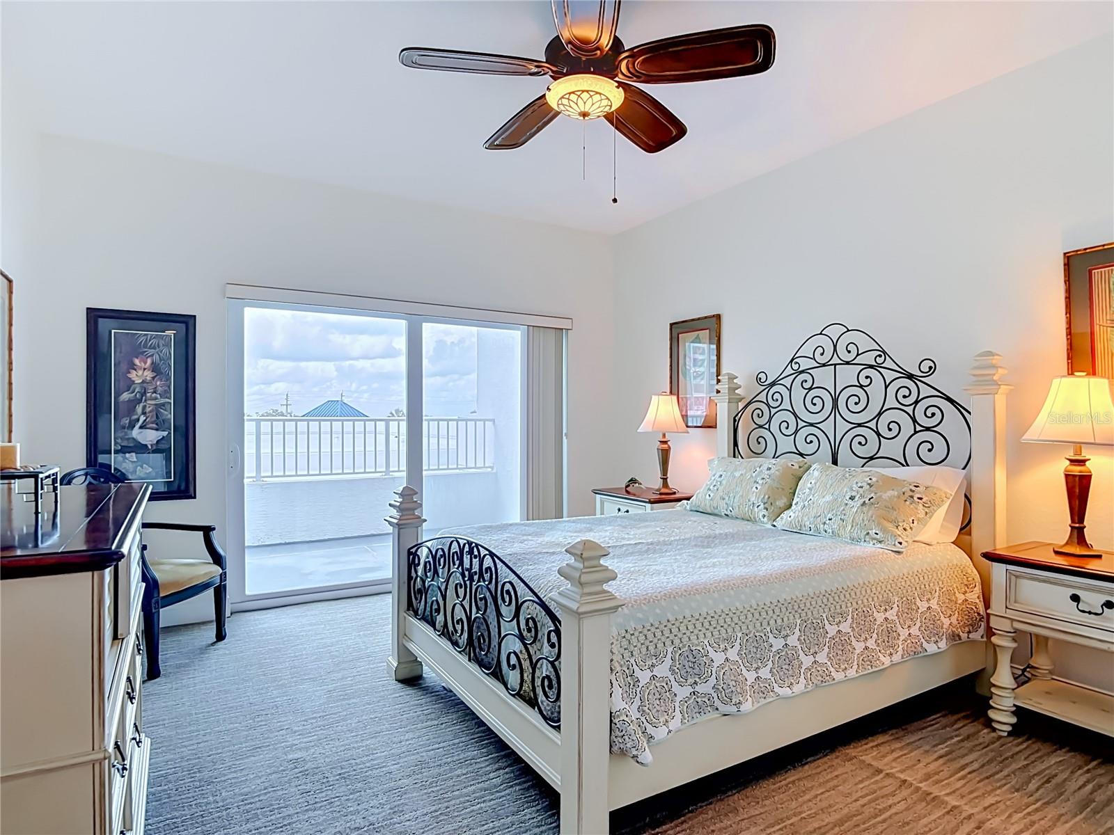 OCEANS GRAND - Residential