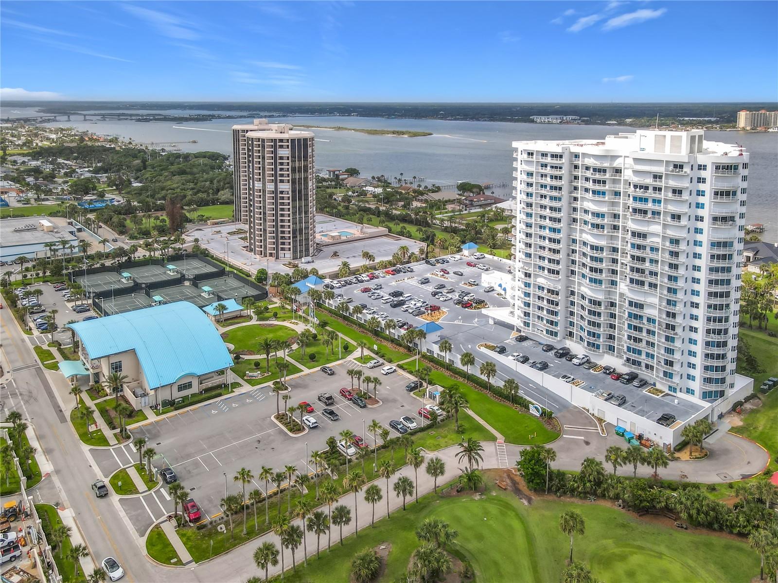 OCEANS GRAND - Residential