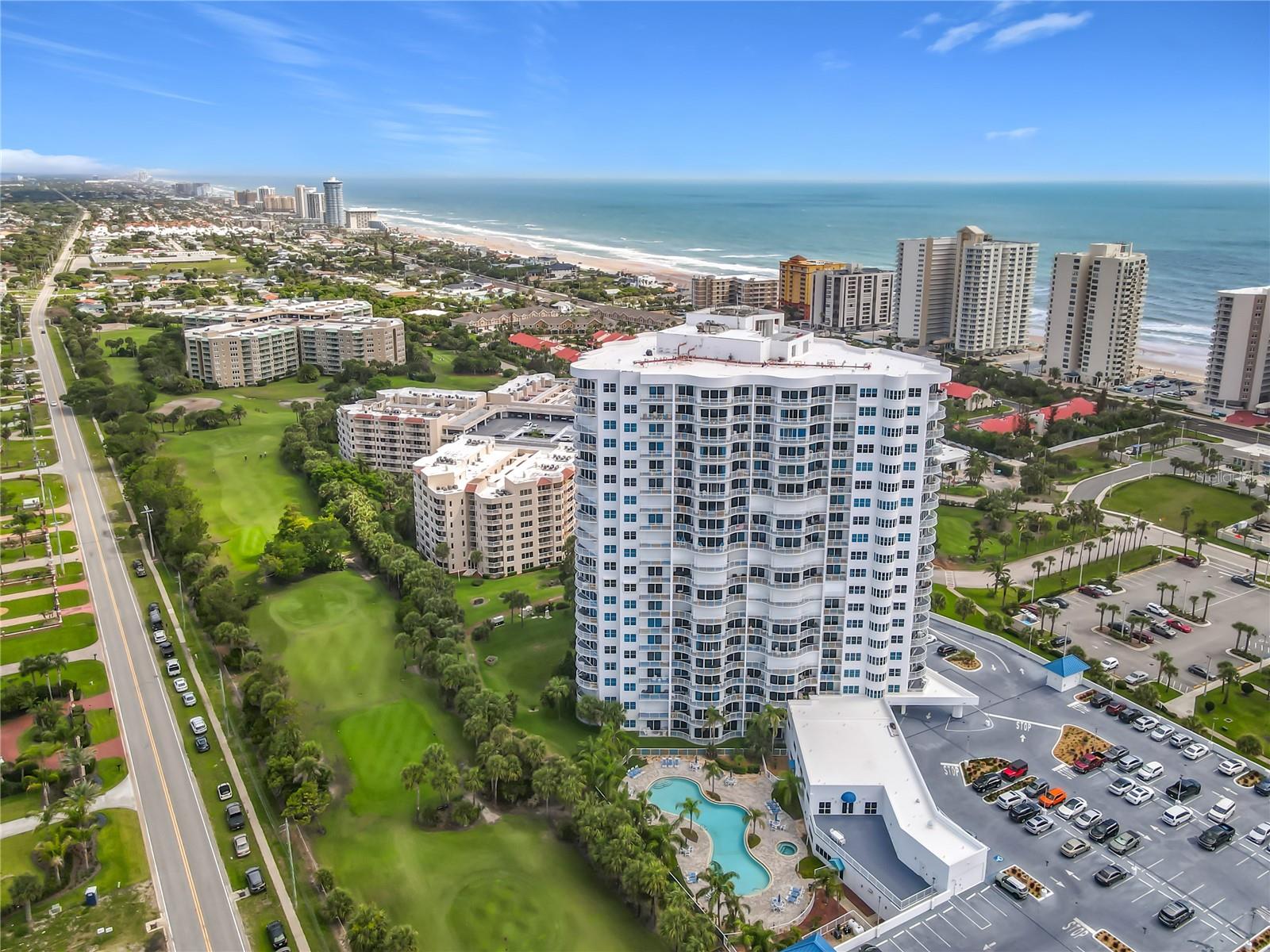 OCEANS GRAND - Residential