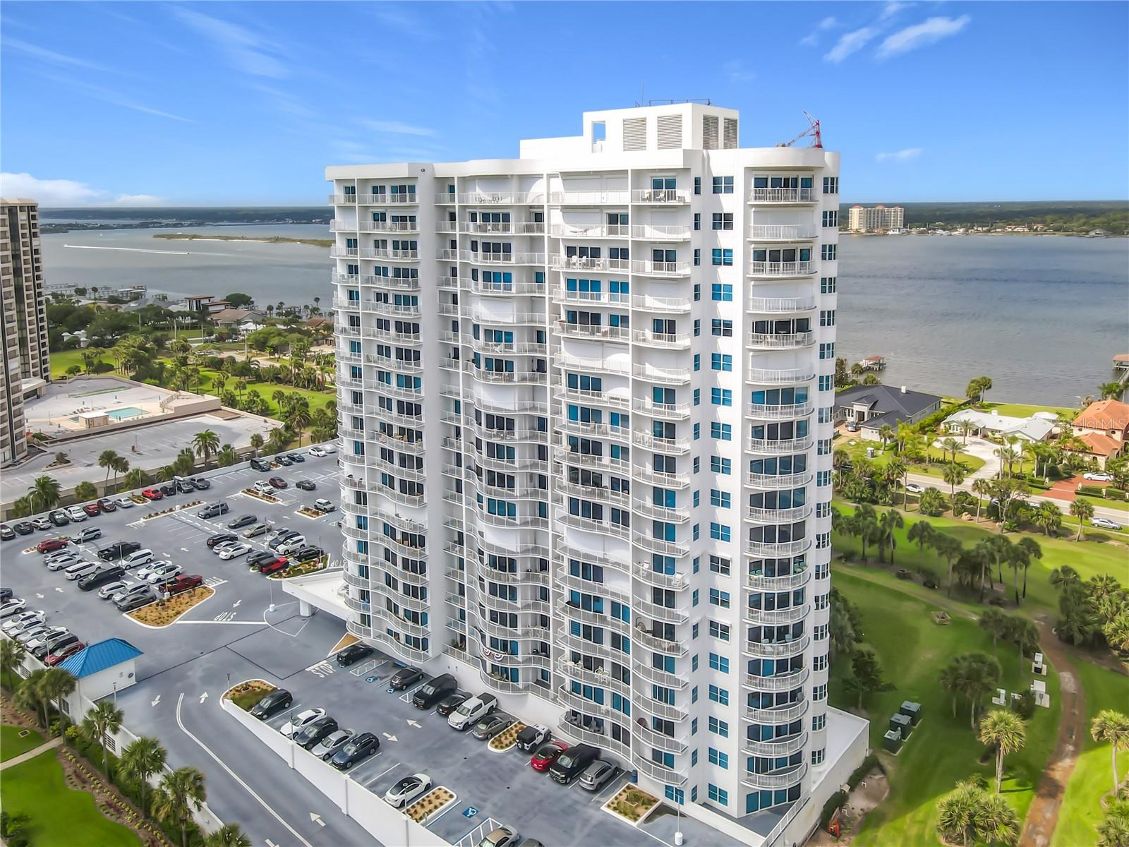 OCEANS GRAND - Residential