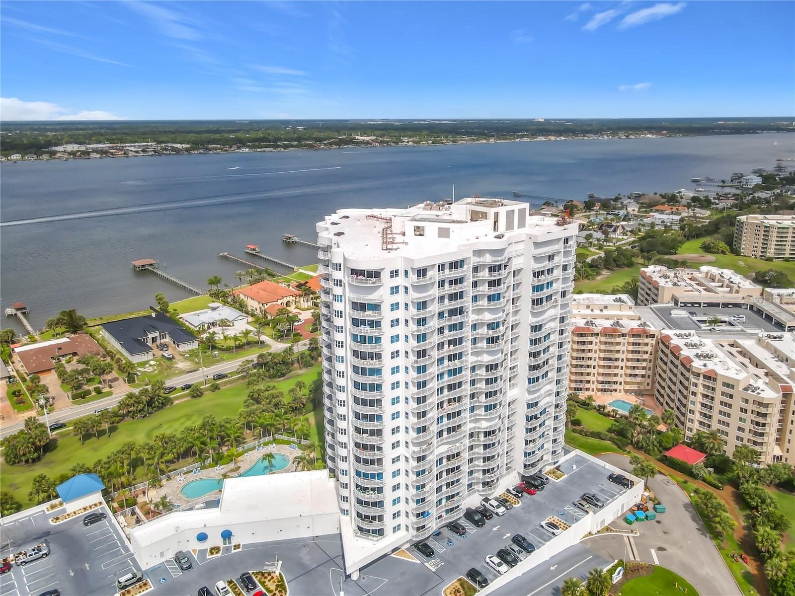 OCEANS GRAND - Residential
