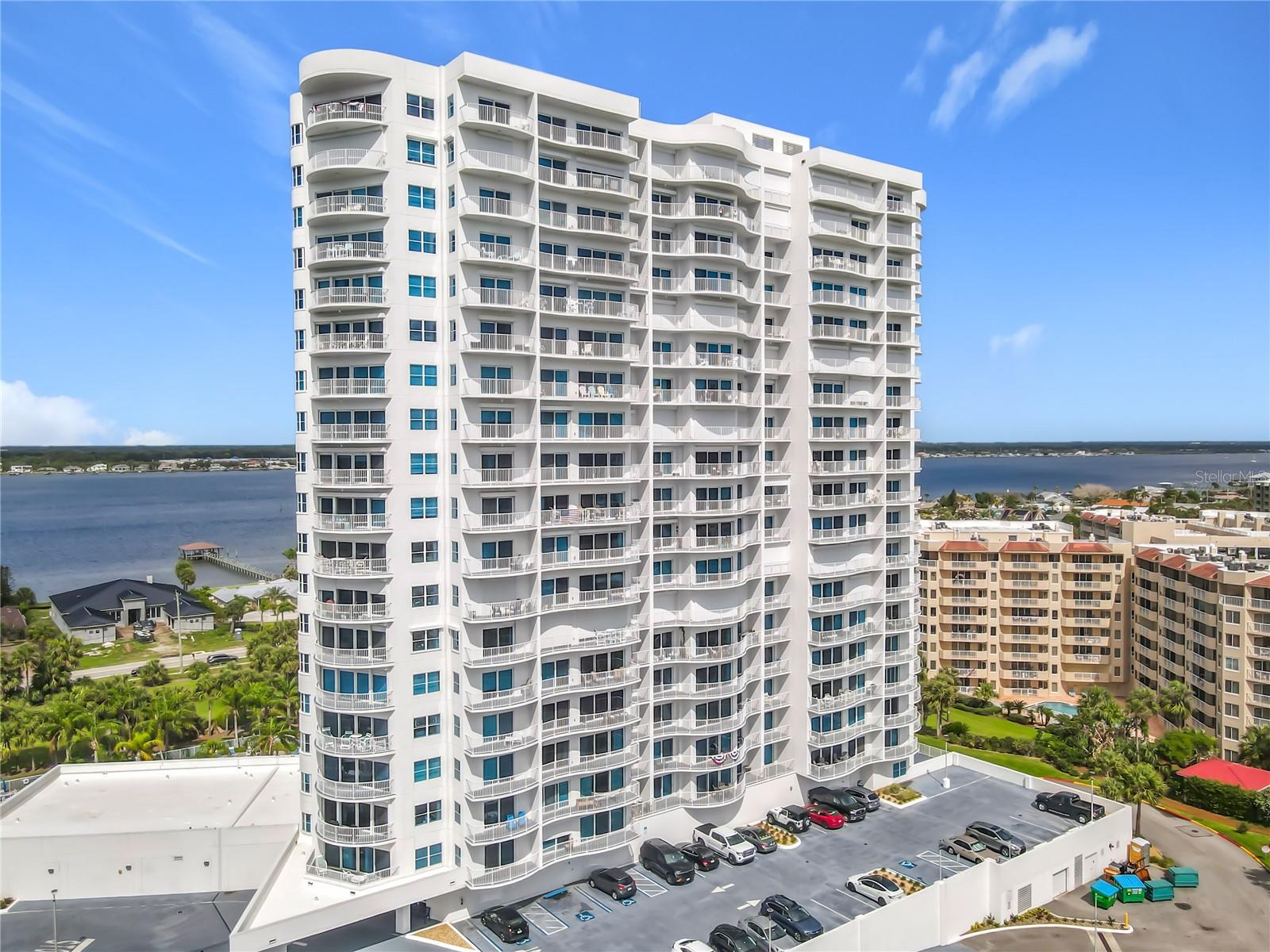 OCEANS GRAND - Residential