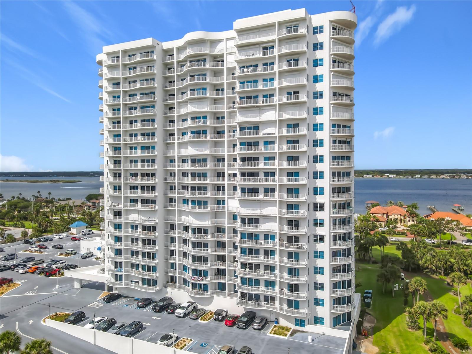 OCEANS GRAND - Residential