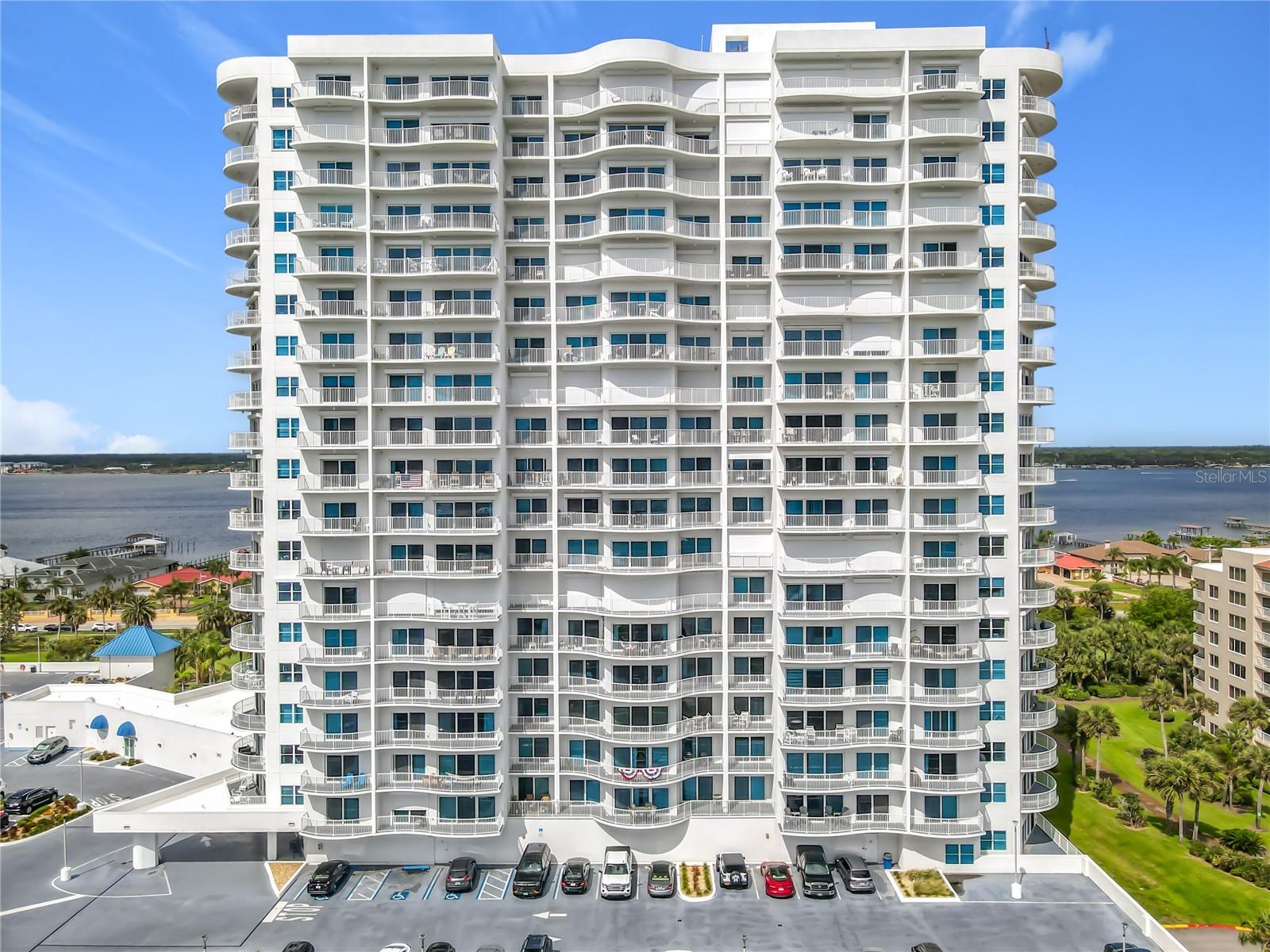 OCEANS GRAND - Residential