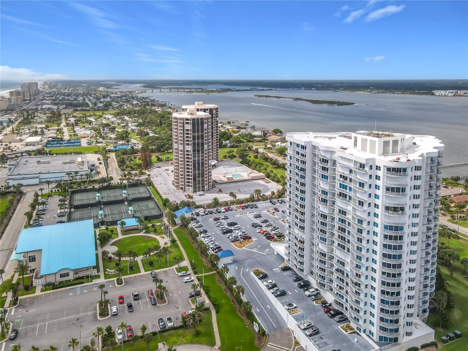 OCEANS GRAND - Residential