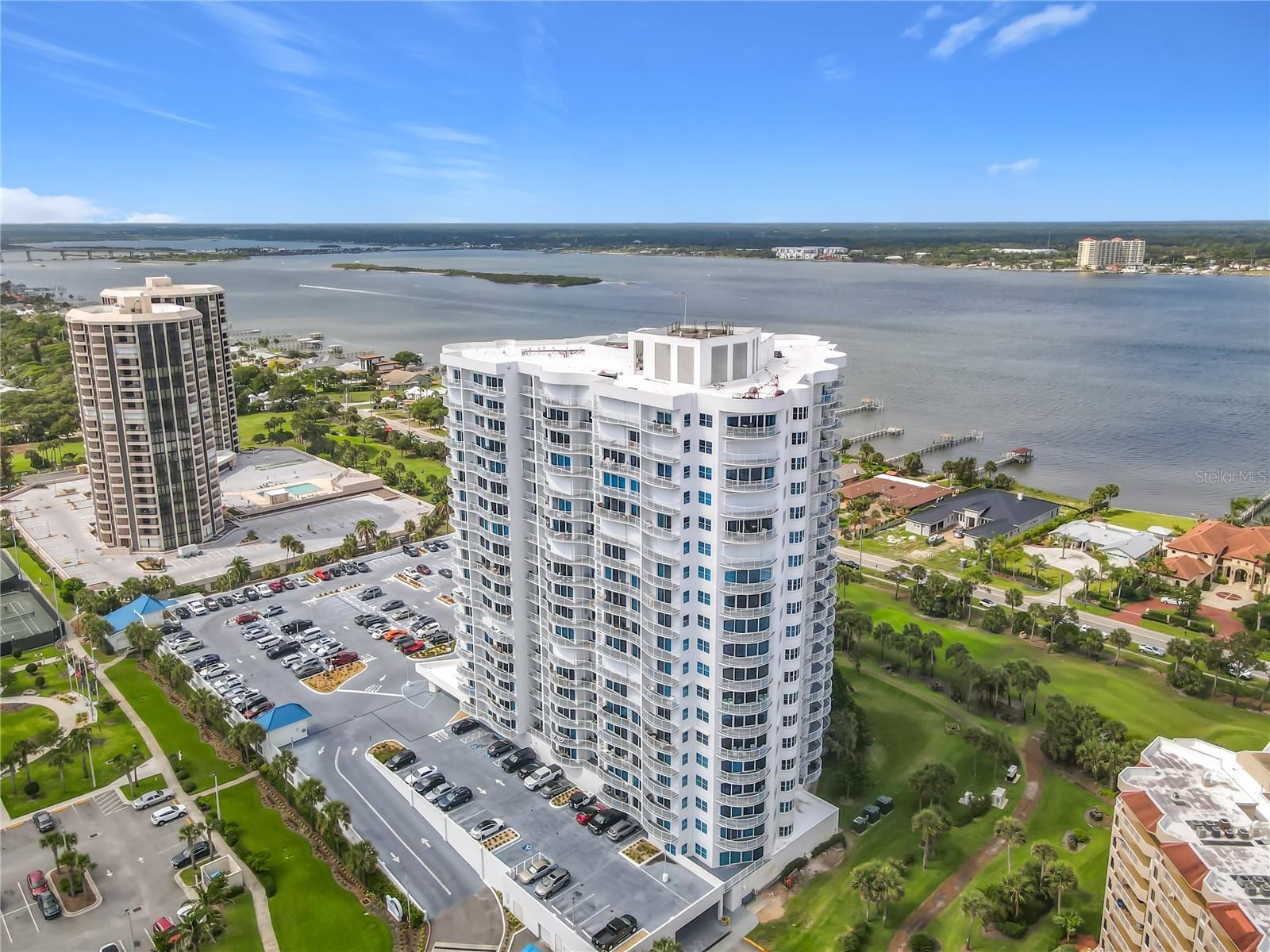 OCEANS GRAND - Residential