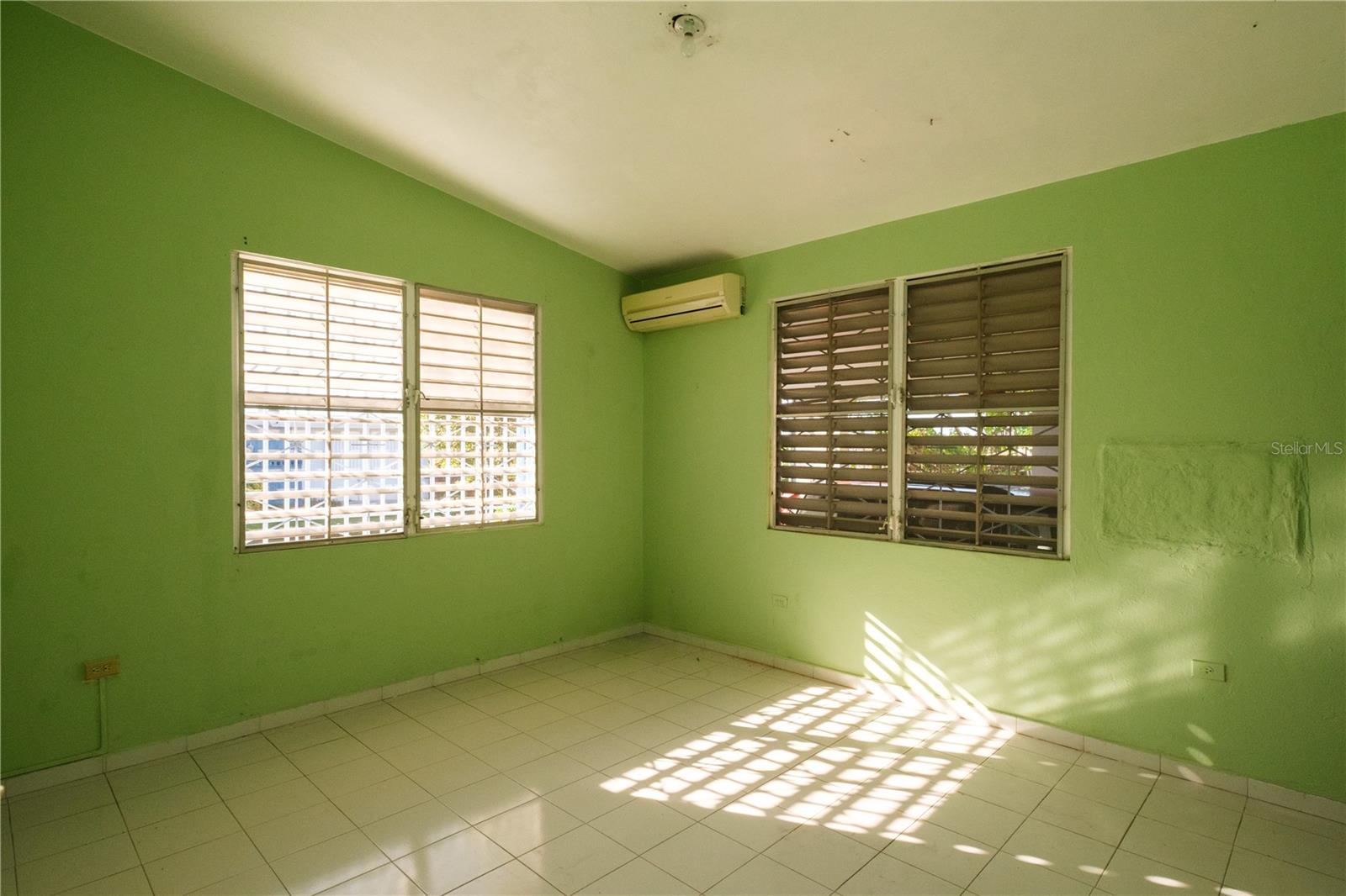 EL PARAÍSO DEVELOPMENT - Residential Income