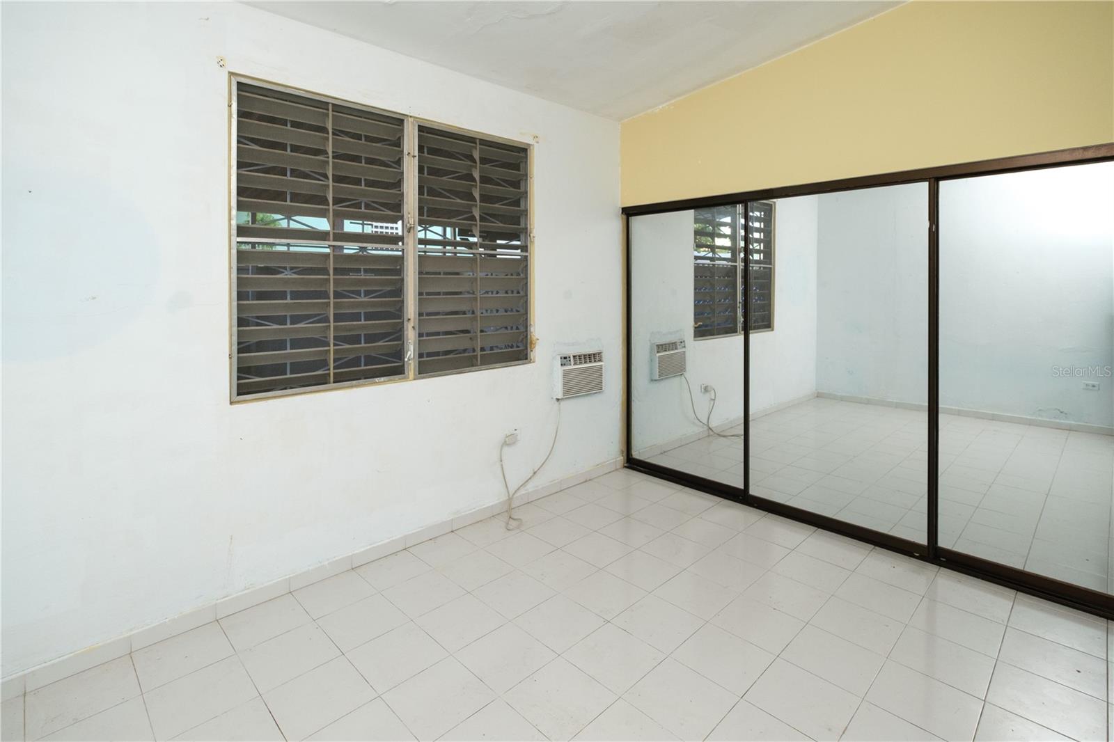 EL PARAÍSO DEVELOPMENT - Residential Income
