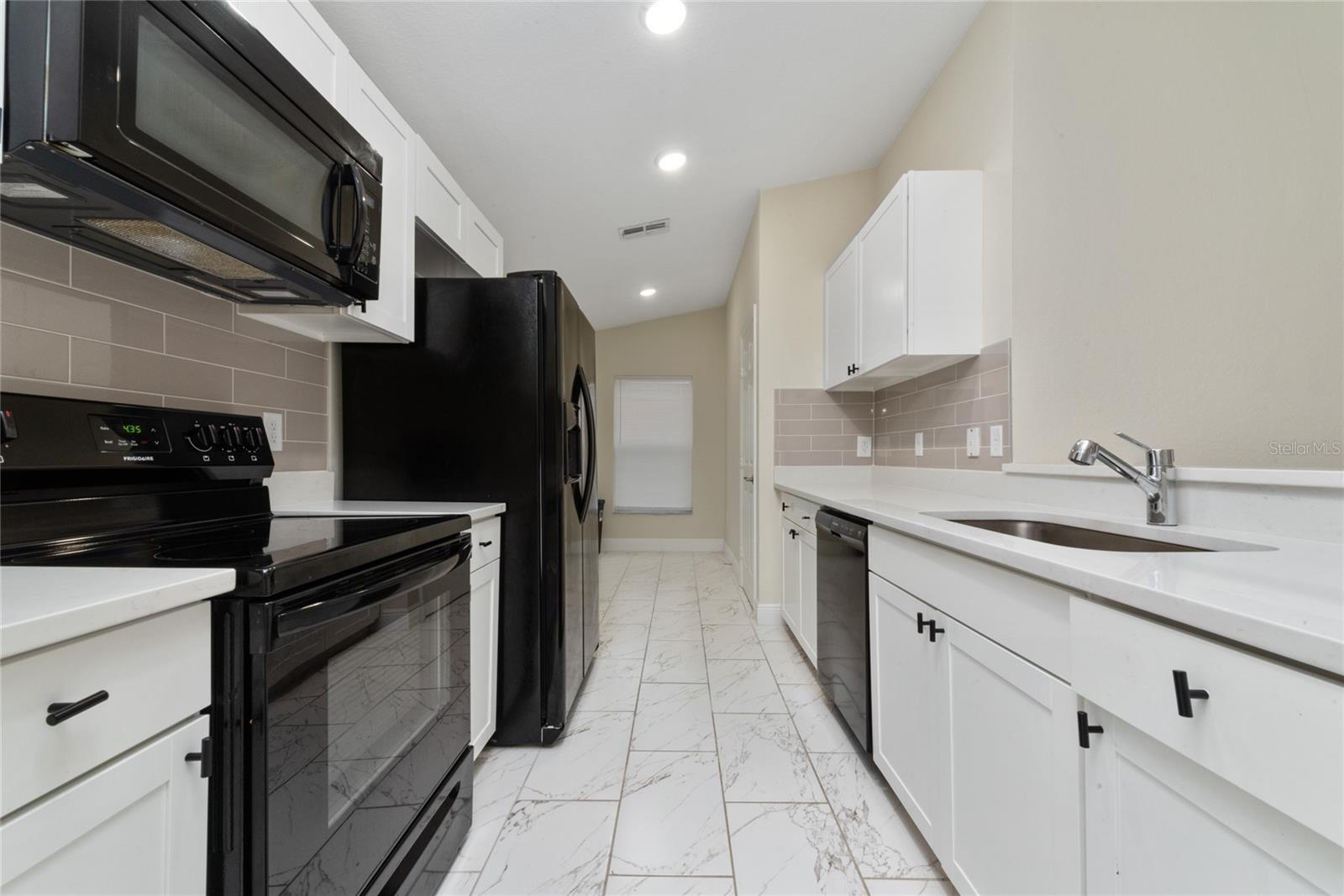 HIGHLAND SQUARE PH 2 - Residential Lease