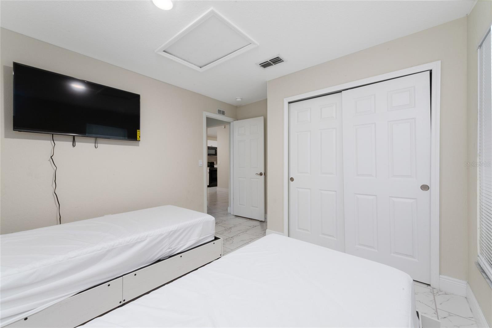 HIGHLAND SQUARE PH 2 - Residential Lease