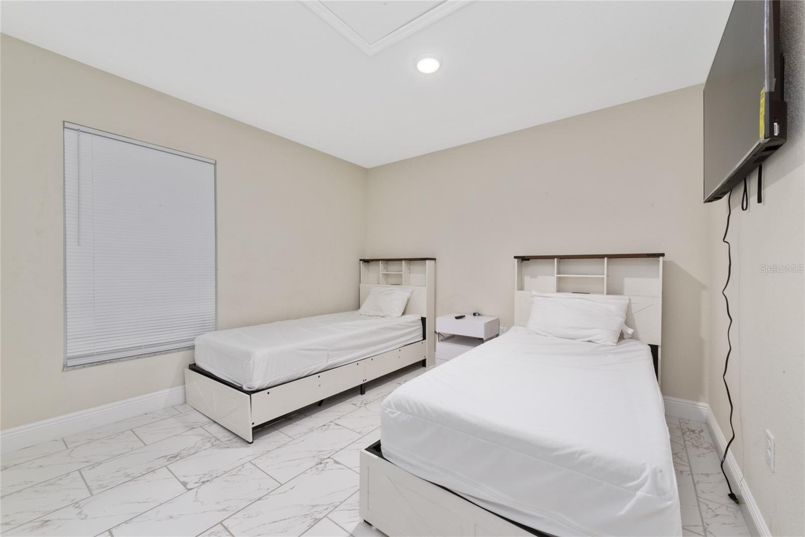 HIGHLAND SQUARE PH 2 - Residential Lease