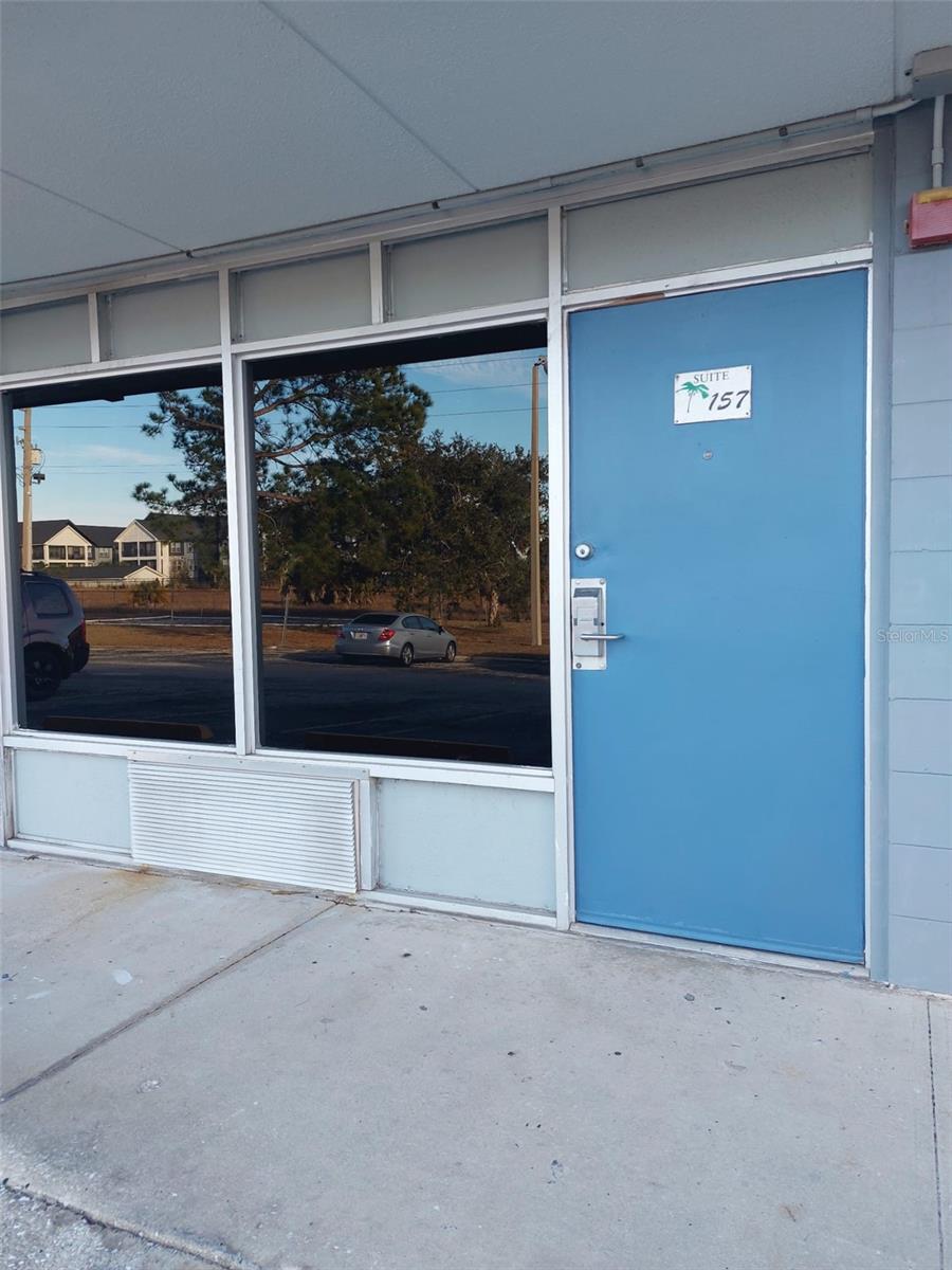 Furnished studio apartment conveniently located near the Posner Park shopping area in Davenport. This move-in-ready unit offers an efficient layout with all furniture included. Enjoy close proximity to restaurants, major retail stores, grocery markets, entertainment, and medical services, with easy access to US-27 and I-4, making commuting throughout Central Florida simple. A great opportunity to live in a rapidly growing area with excellent amenities. Schedule your showing today!
