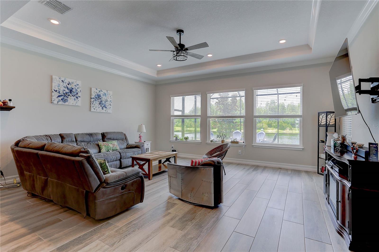 PROMENADE AT LAKE PARK PH - Residential
