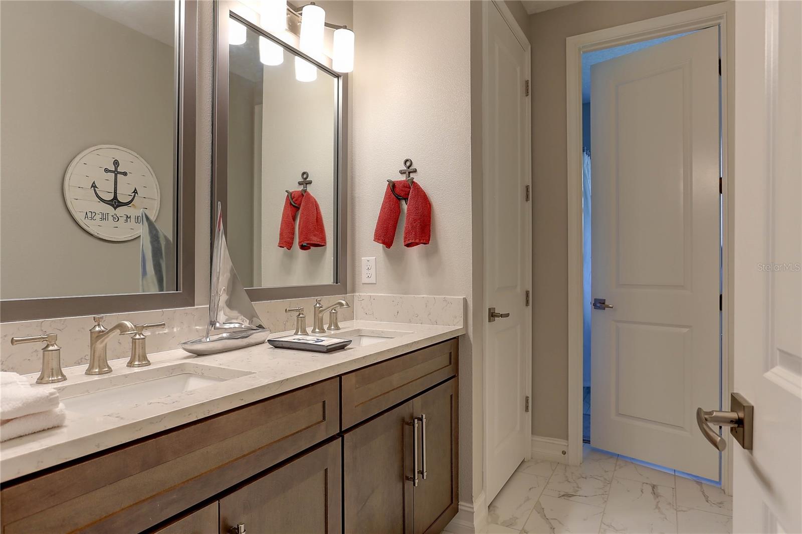 PROMENADE AT LAKE PARK PH - Residential