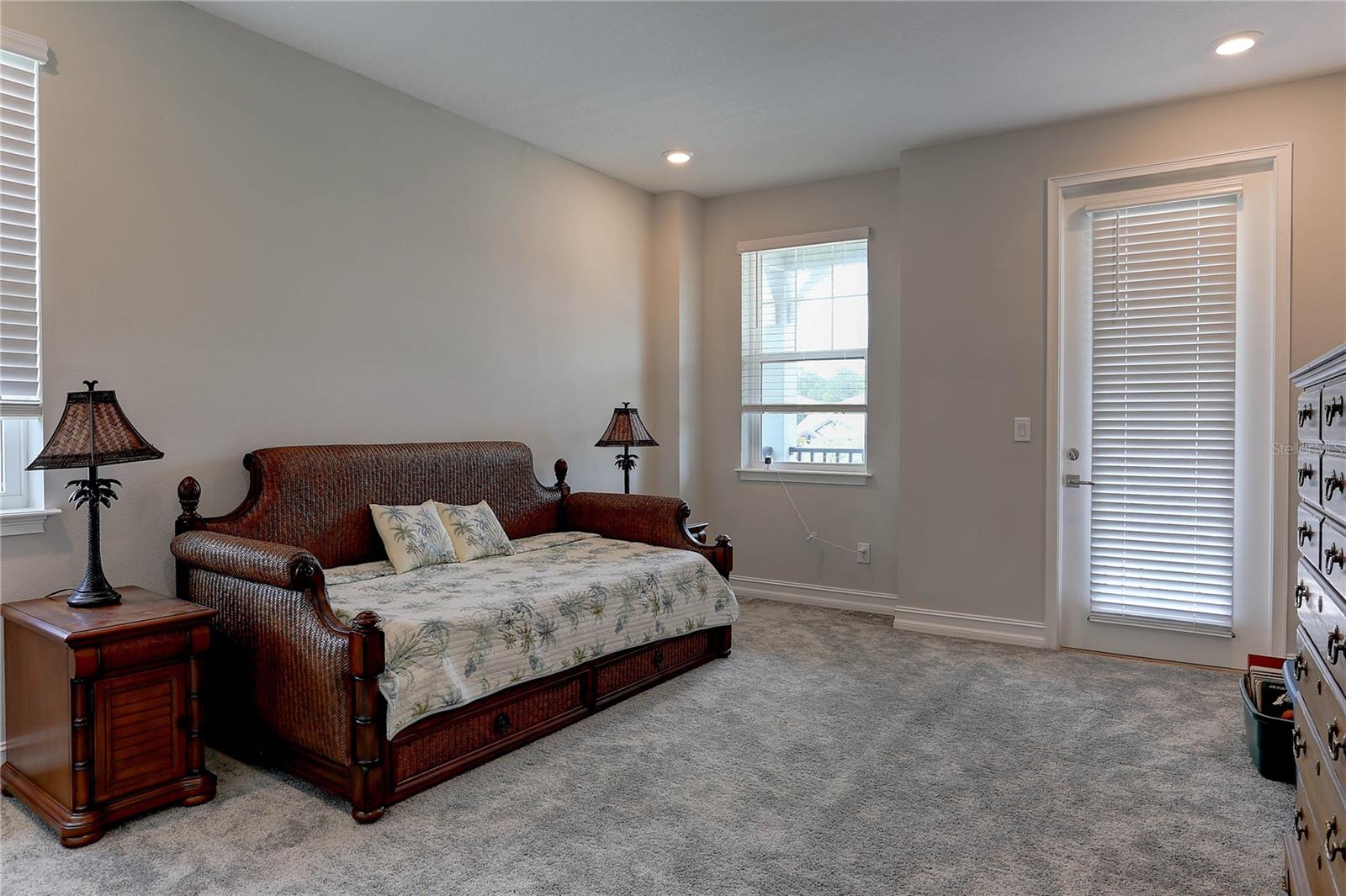 PROMENADE AT LAKE PARK PH - Residential