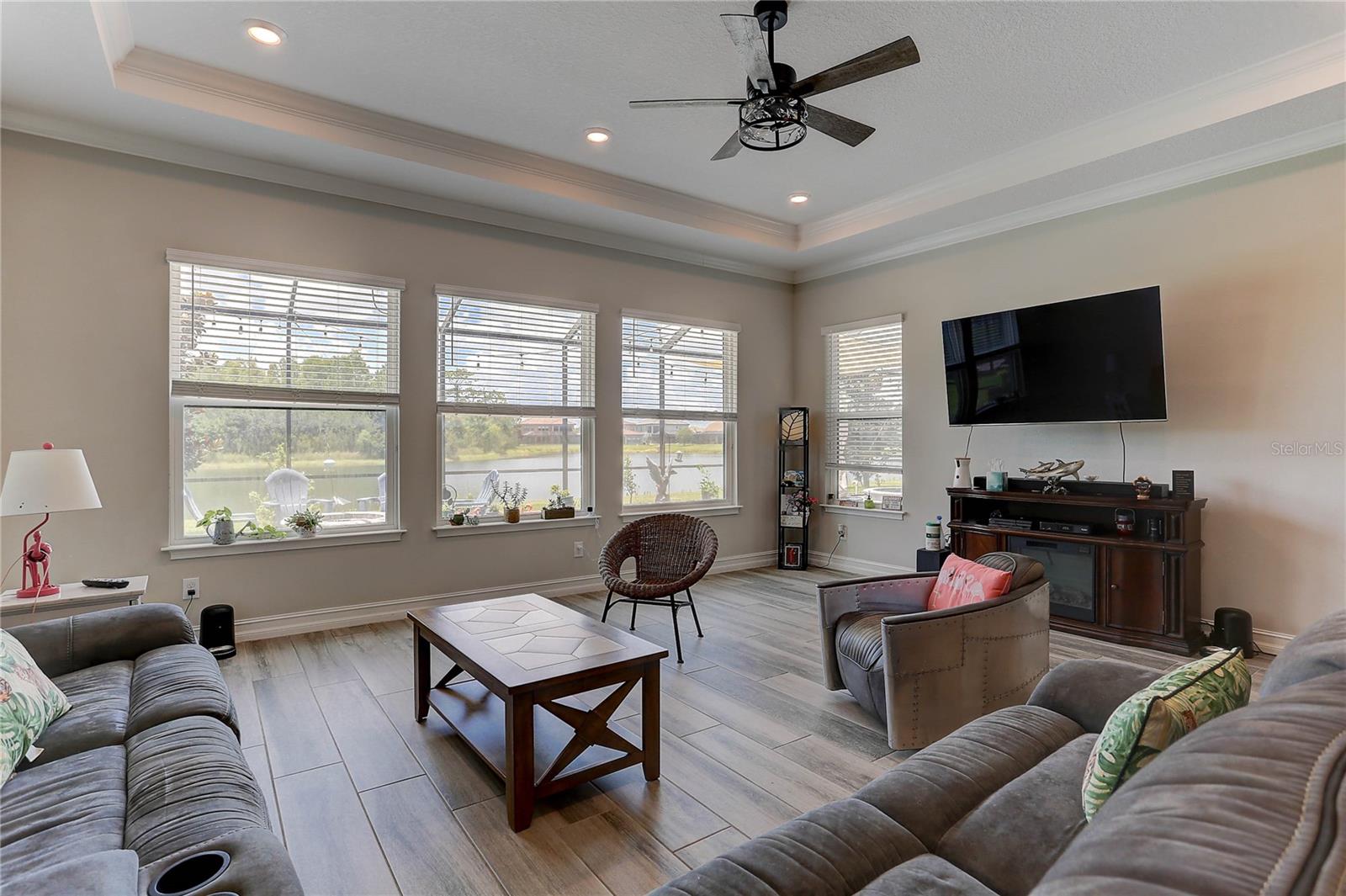 PROMENADE AT LAKE PARK PH - Residential