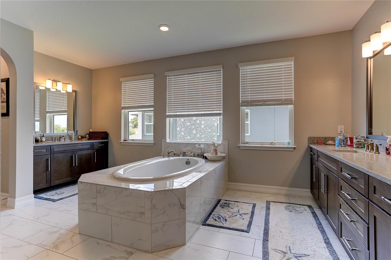 PROMENADE AT LAKE PARK PH - Residential