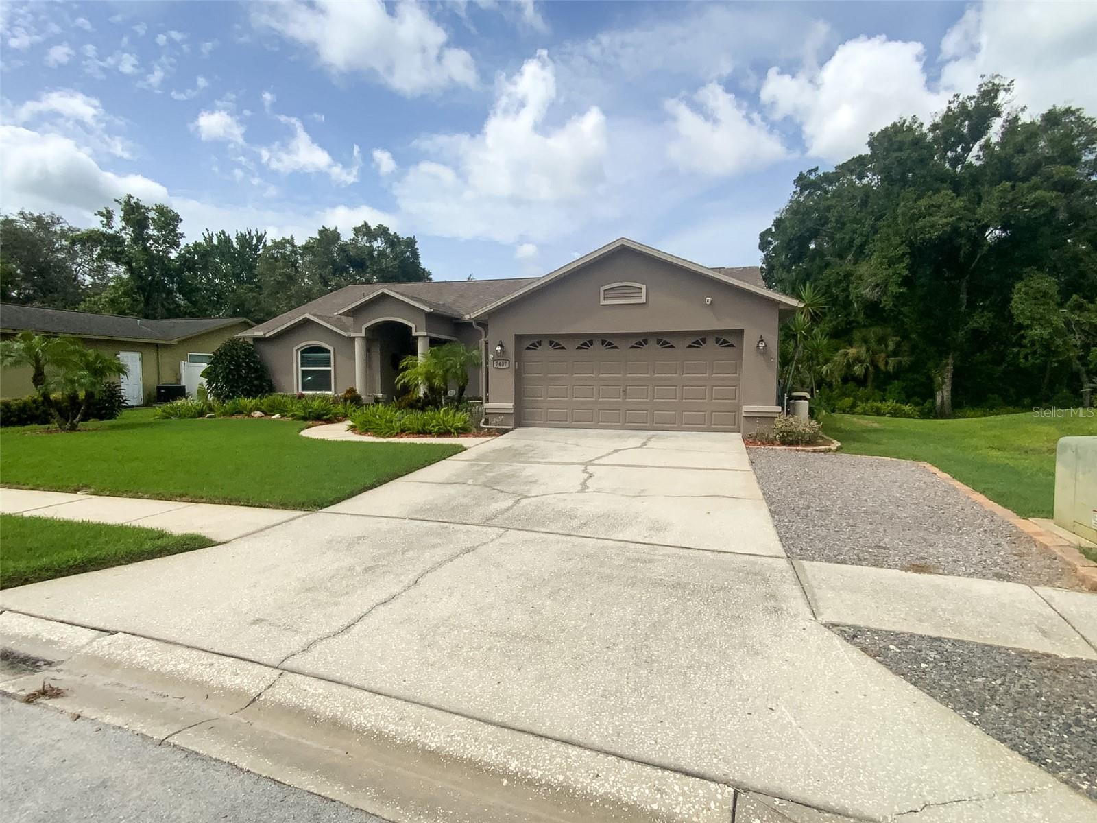 THE GLEN AT RIVER RIDGE - Residential