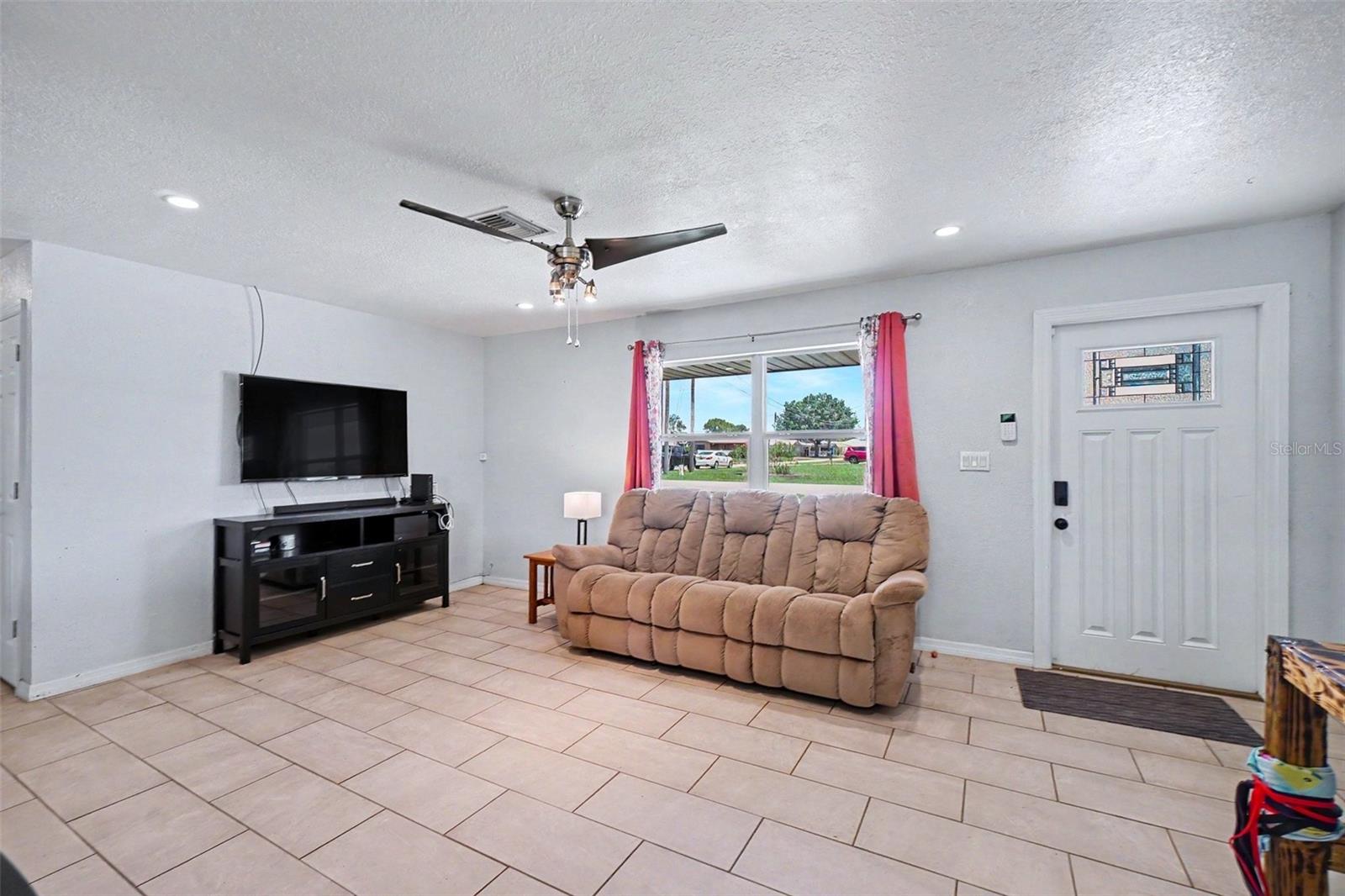 SEBRING COUNTRY ESTATE SEC 01 - Residential