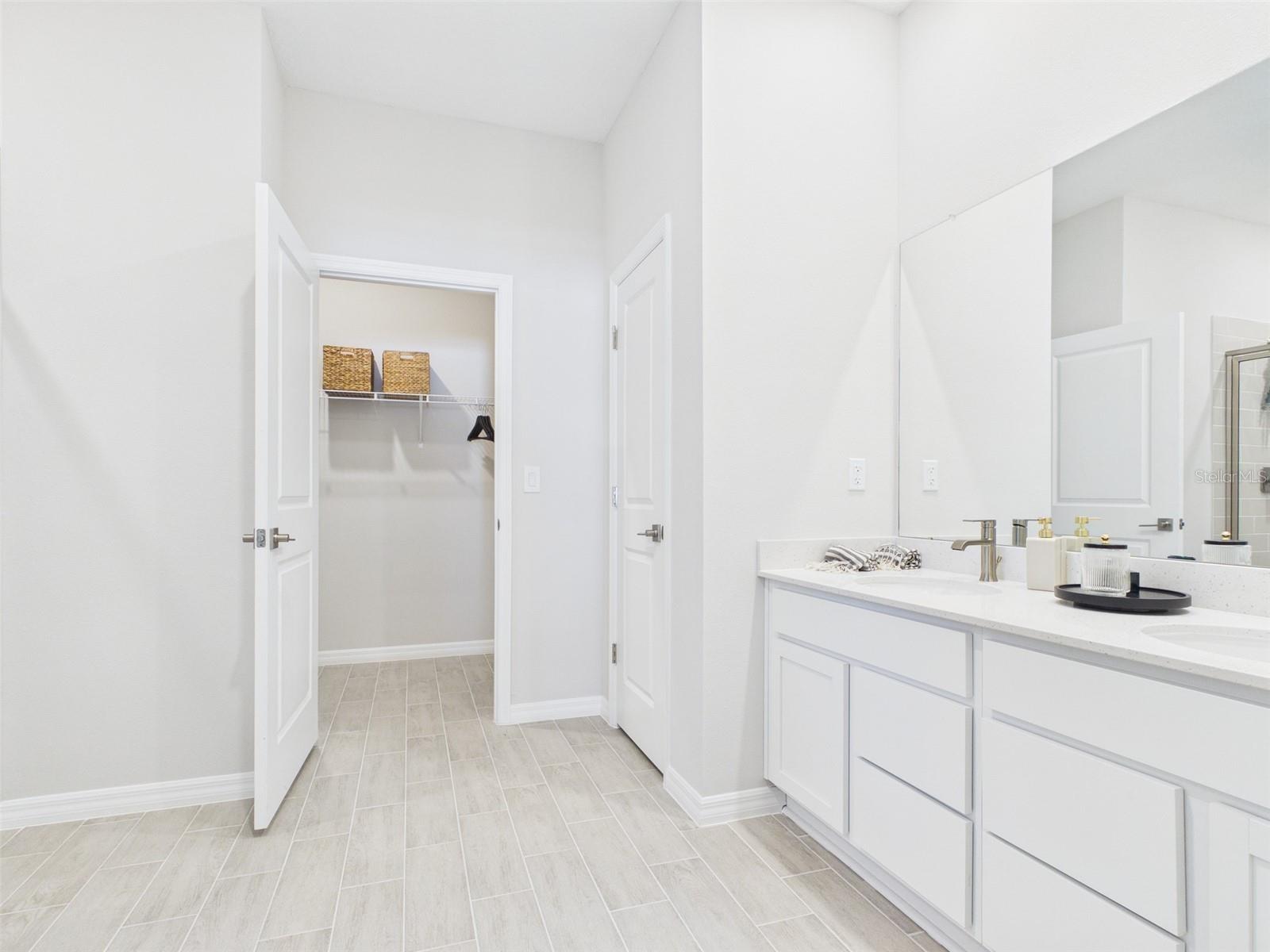 MARION OAKS UNIT 10 - Residential Lease