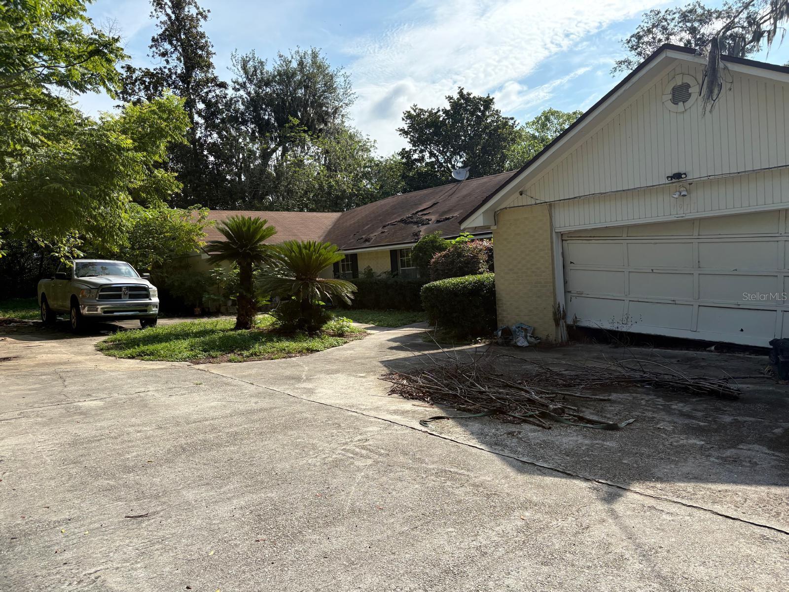 Auction Property. **** WARNING DO NOT TRESSPASS ON THIS PROPERTY.  VIOLATERS WILL BE PROSECUTED!!!!! *** GUARD DOGS ON PROPERTY***.  
This property will be sold at ONLINE AUCTION. LIST PRICE REPRESENTS OPENING BID. Looking for privacy with few neighbors? This lakefront property with a dock is on a serene 24-acre freshwater lake tucked into the Holly Oaks neighborhood of Jacksonville.  Its unusual features include a stone floor entrance, a 900 sq. ft. 1/1 mother-in-law suite with private entrance and a 350 sq. ft. unfinished basement. The main area features include 4/3/2 with a fireplace, bay window, screened back porch and vaulted ceilings. This opportunity is a real find ready for an investor or a buyer who likes rehab. Roof replaced in 2016 and A/C replaced in 2014.  Much of the remodel has been done.  Priced to sell quick. Buyers responsible to verify measurements and details.