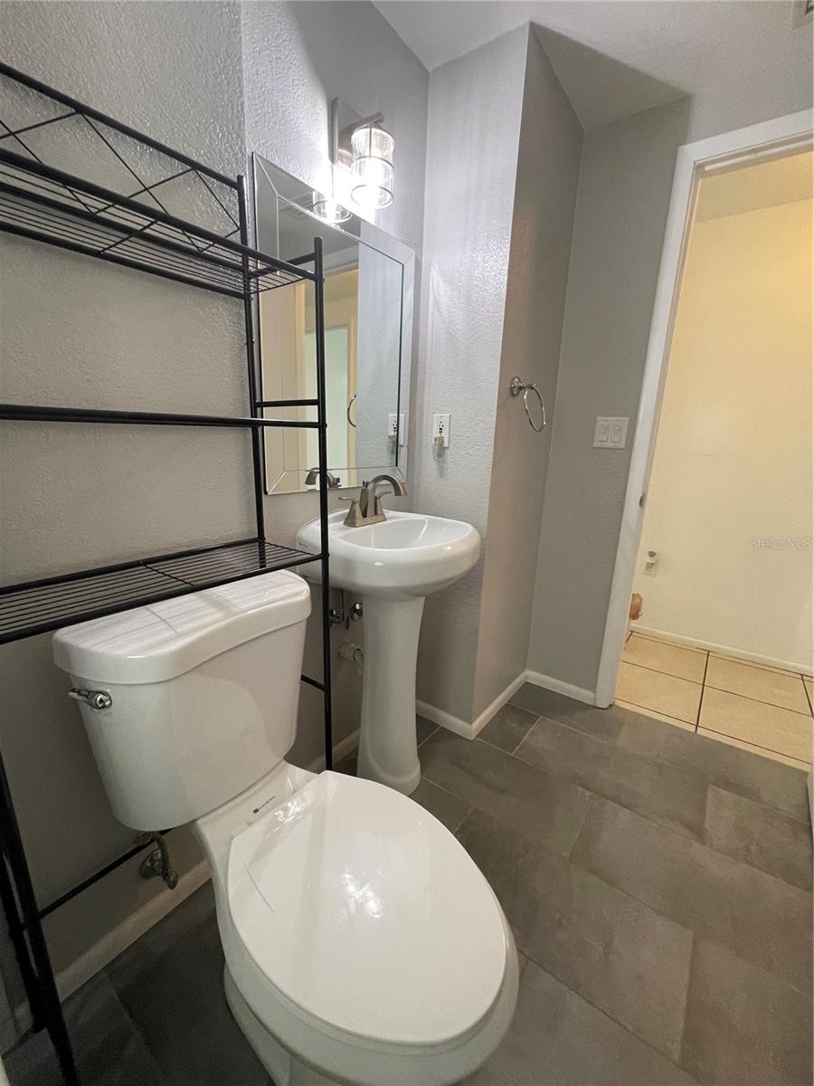 OAK SHORES - Residential Lease