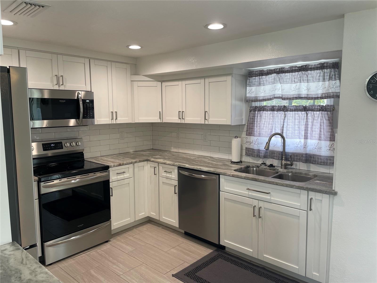 OAK SHORES - Residential Lease