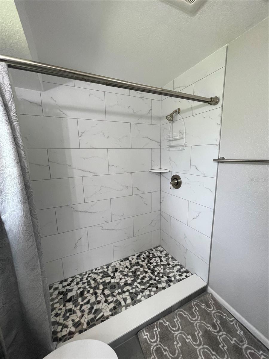 OAK SHORES - Residential Lease