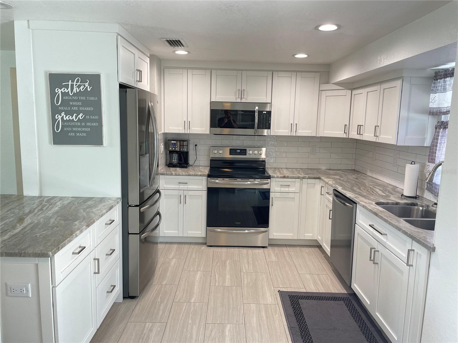 OAK SHORES - Residential Lease