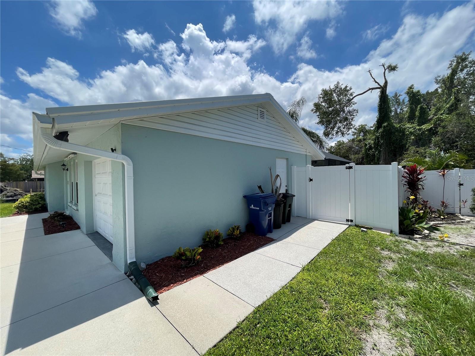 OAK SHORES - Residential Lease