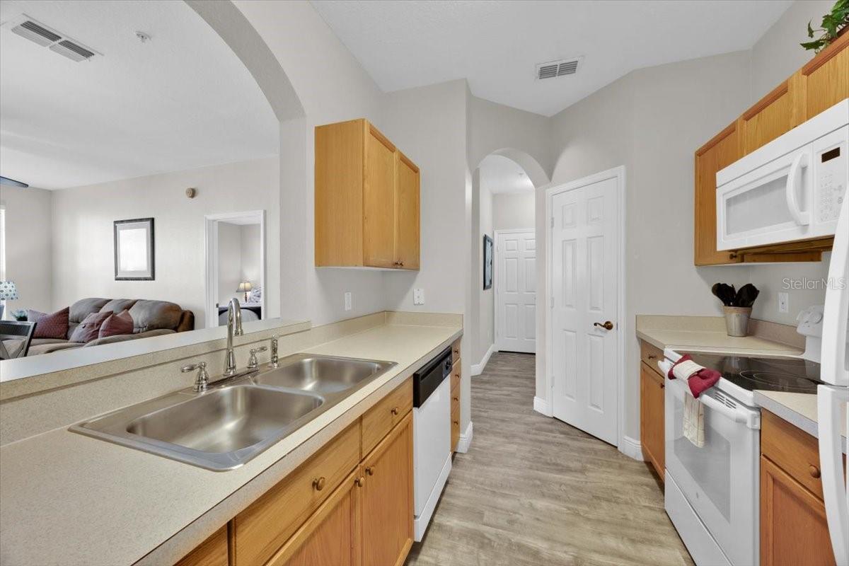 WYNDHAM PALMS CONDO PH 6 - Residential
