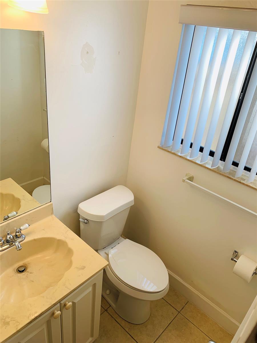 Village Green Twnhs Condo - Residential