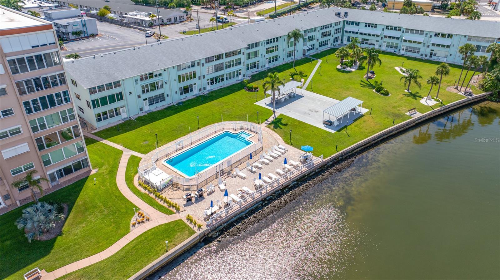 SHORE CREST BLDG - Residential