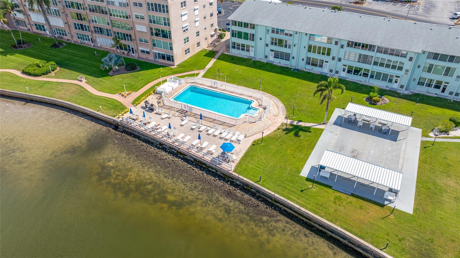 SHORE CREST BLDG - Residential