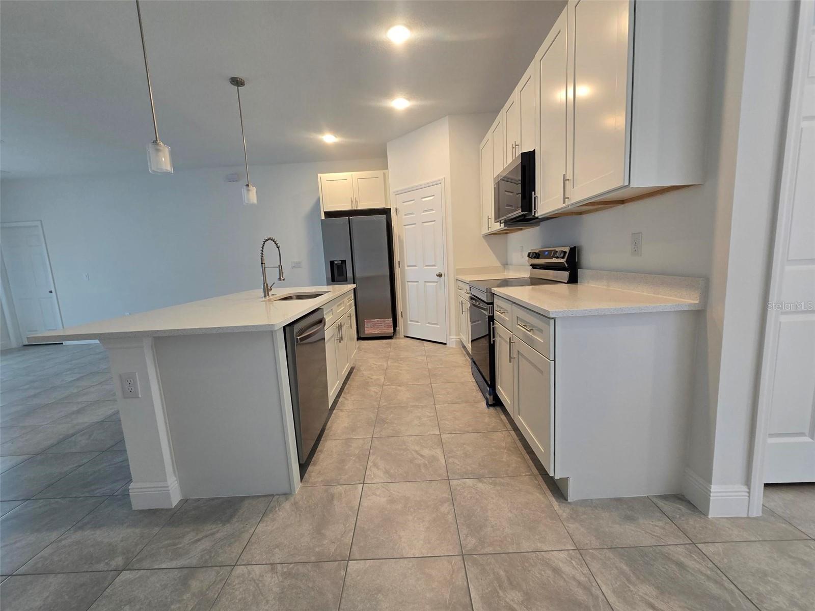 SILVER SPGS SHORES UN #32 - Residential Lease