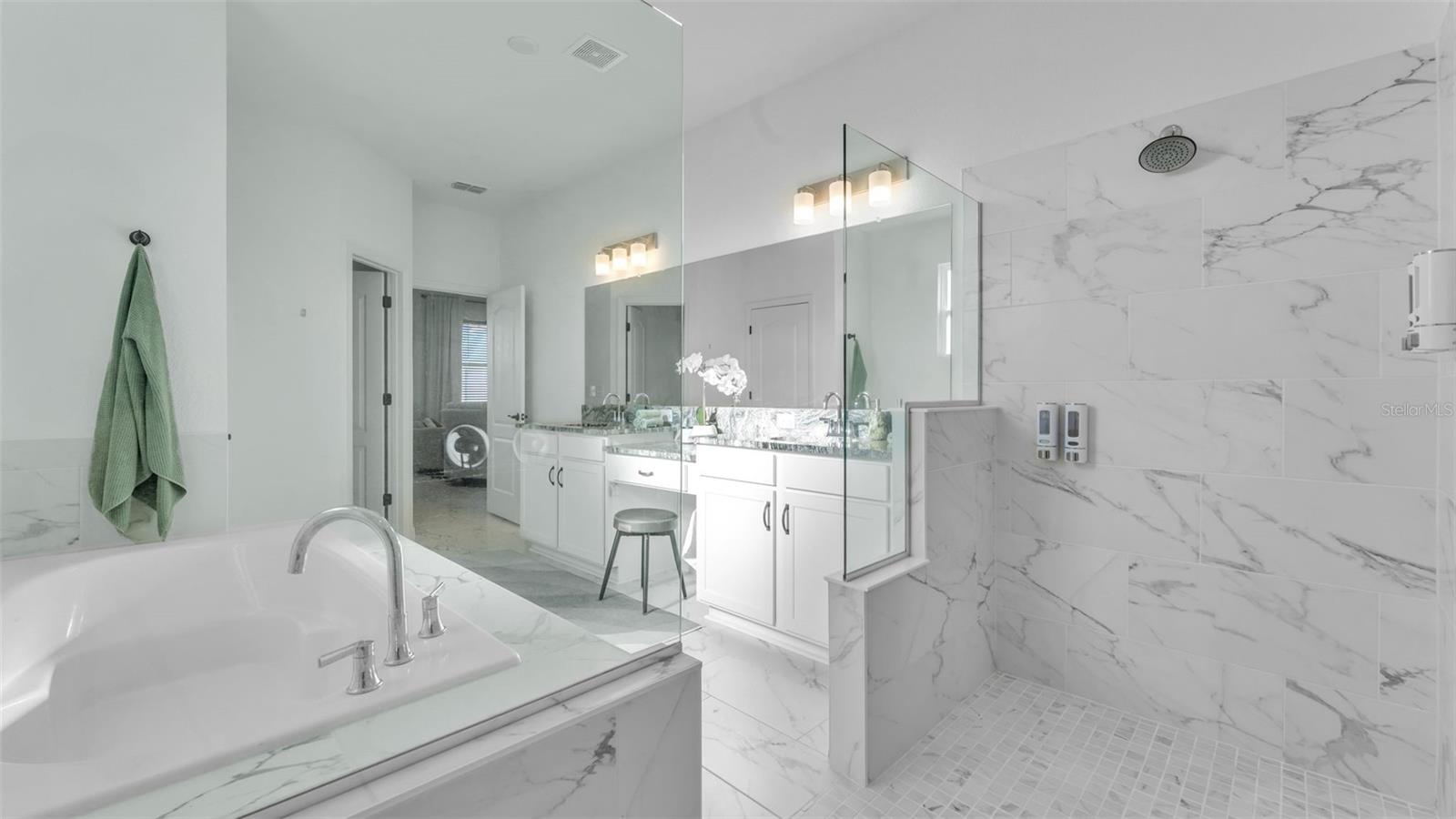SAND LAKE GRVS PH I - Residential