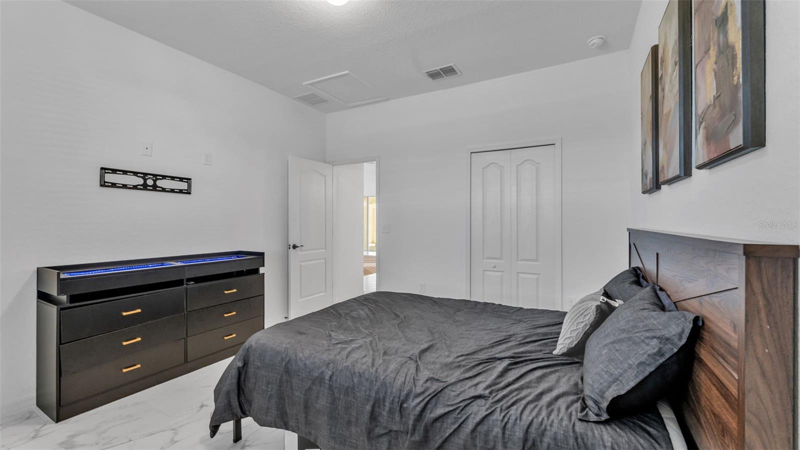 SAND LAKE GRVS PH I - Residential