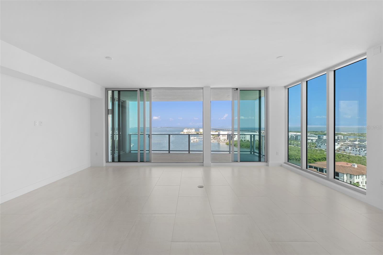 WESTSHORE YACHT CLUB, AQUA TOWER 1 - Residential