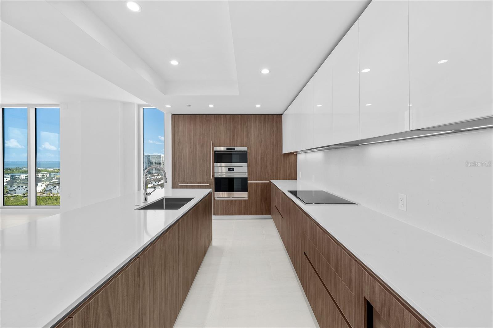 WESTSHORE YACHT CLUB, AQUA TOWER 1 - Residential