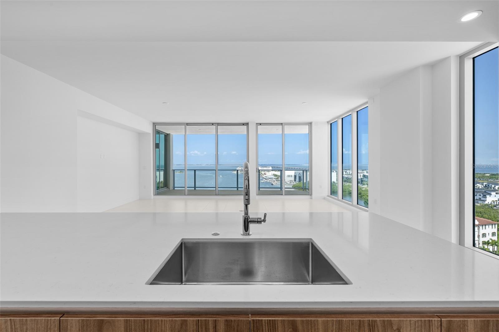 WESTSHORE YACHT CLUB, AQUA TOWER 1 - Residential